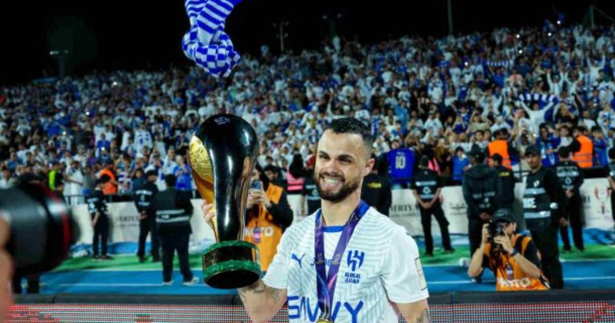 Michael retorna ao Flamengo após rescindir contrato com Al-Hilal.