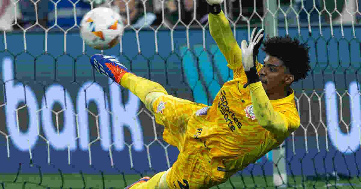 Corinthians encaminha negociação para compra definitiva de Hugo Souza