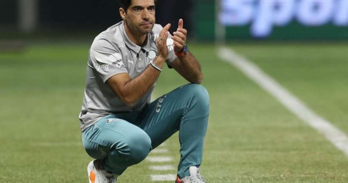 Ferreira enaltece elenco do Palmeiras após eliminação na competição internacional.