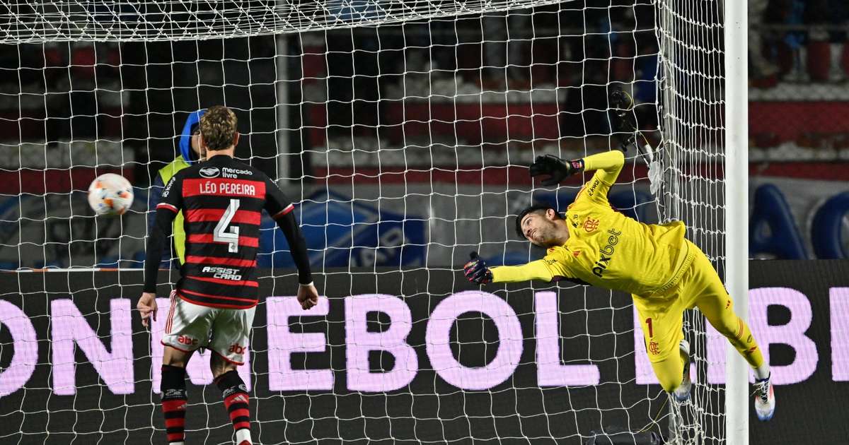 Rossi garante empate crucial do Flamengo na altitude de La Paz.