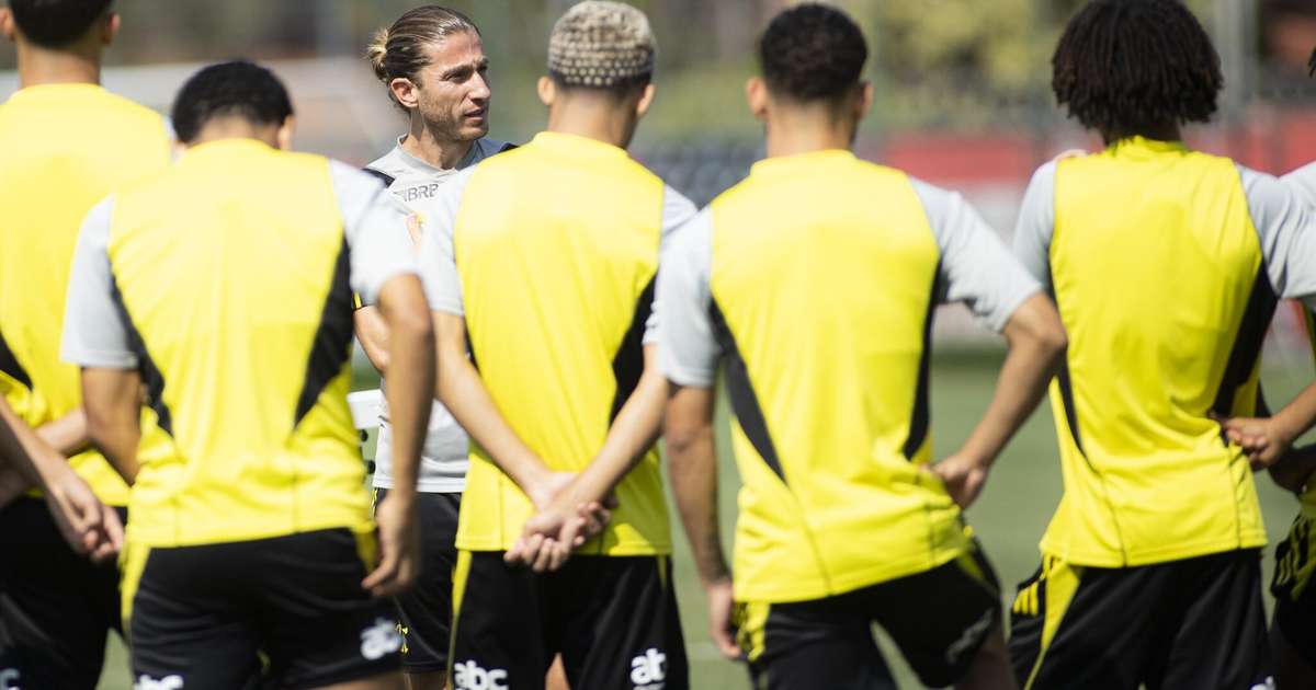 Filipe Luís assume comando do sub-20 e encara final do Mundial com Flamengo