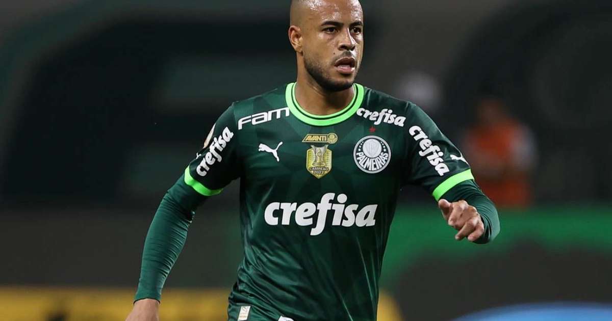 Lesão de Mayke causa emoção ao deixar campo em jogo do Palmeiras.