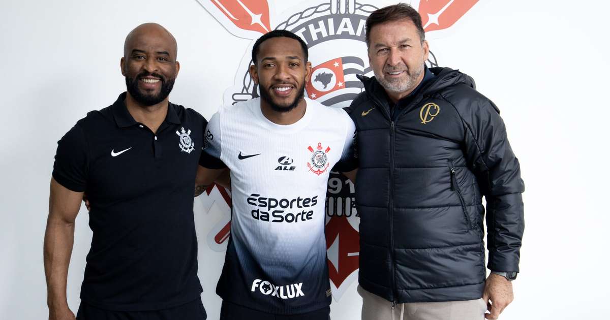 Corinthians apresenta José Martínez como reforço para a equipe titular.