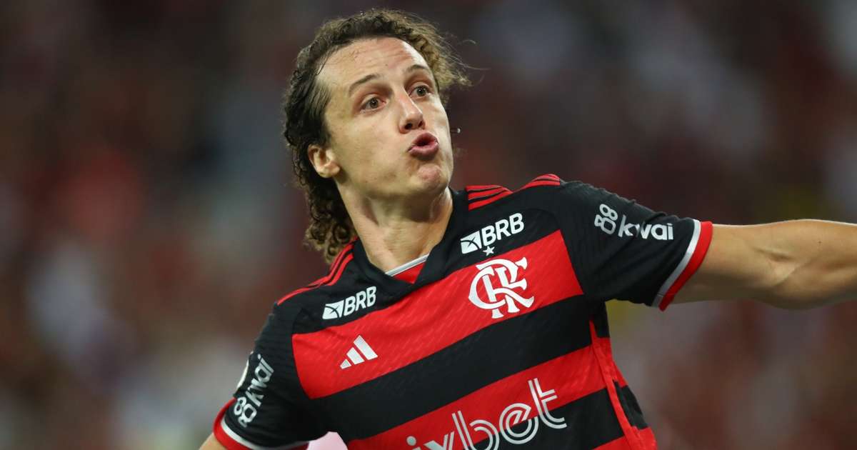 David Luiz ressalta importância da vitória na saída do campo.