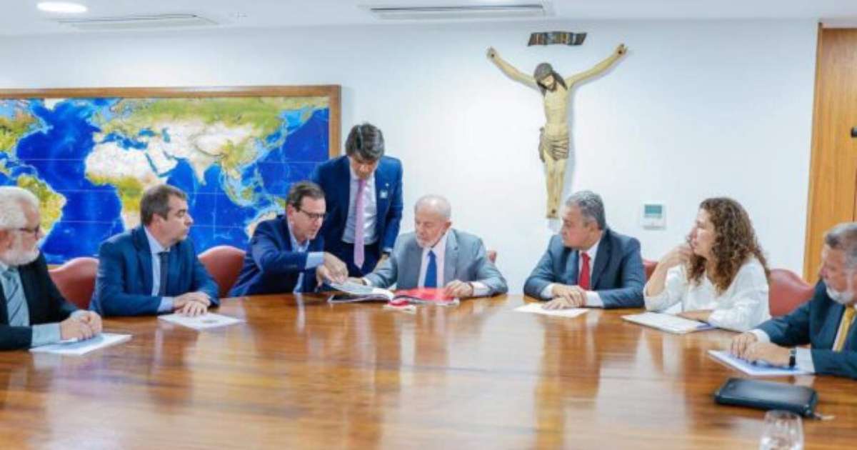 Reunião entre Eduardo Paes e Lula para tratar construção de estádio para Flamengo