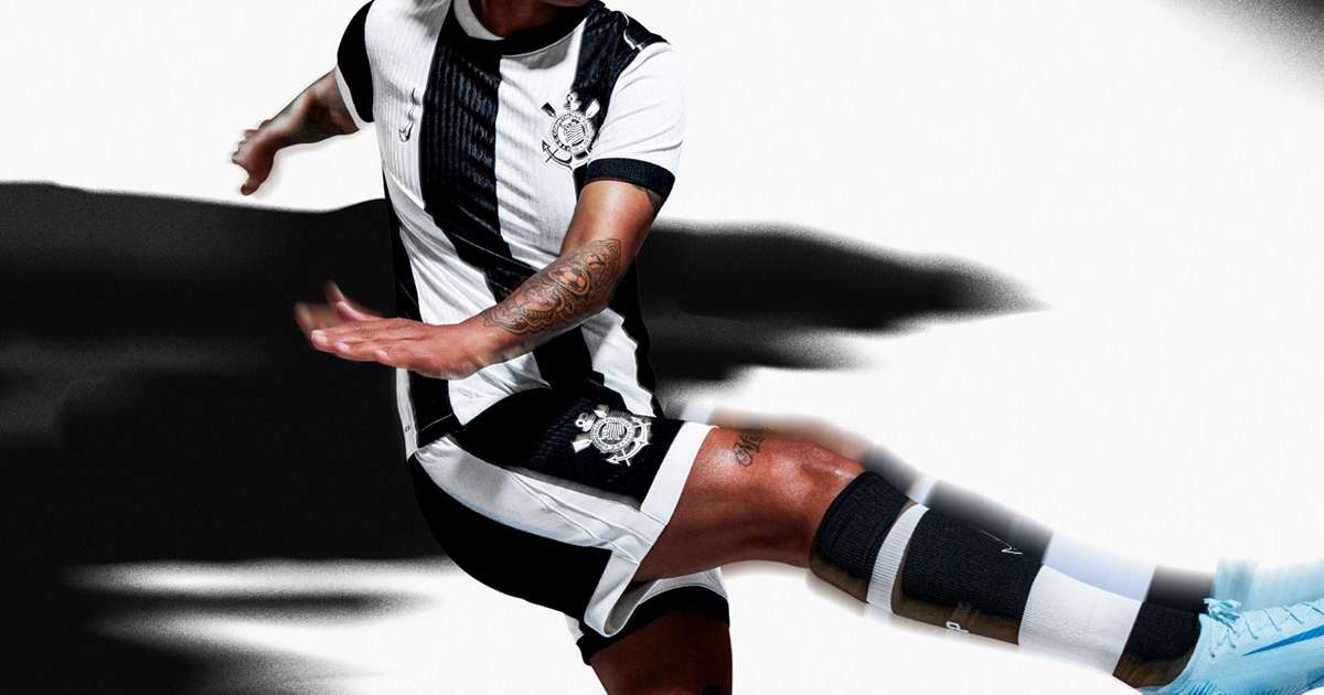 Corinthians lança terceira camisa em homenagem às mulheres negras da equipe.