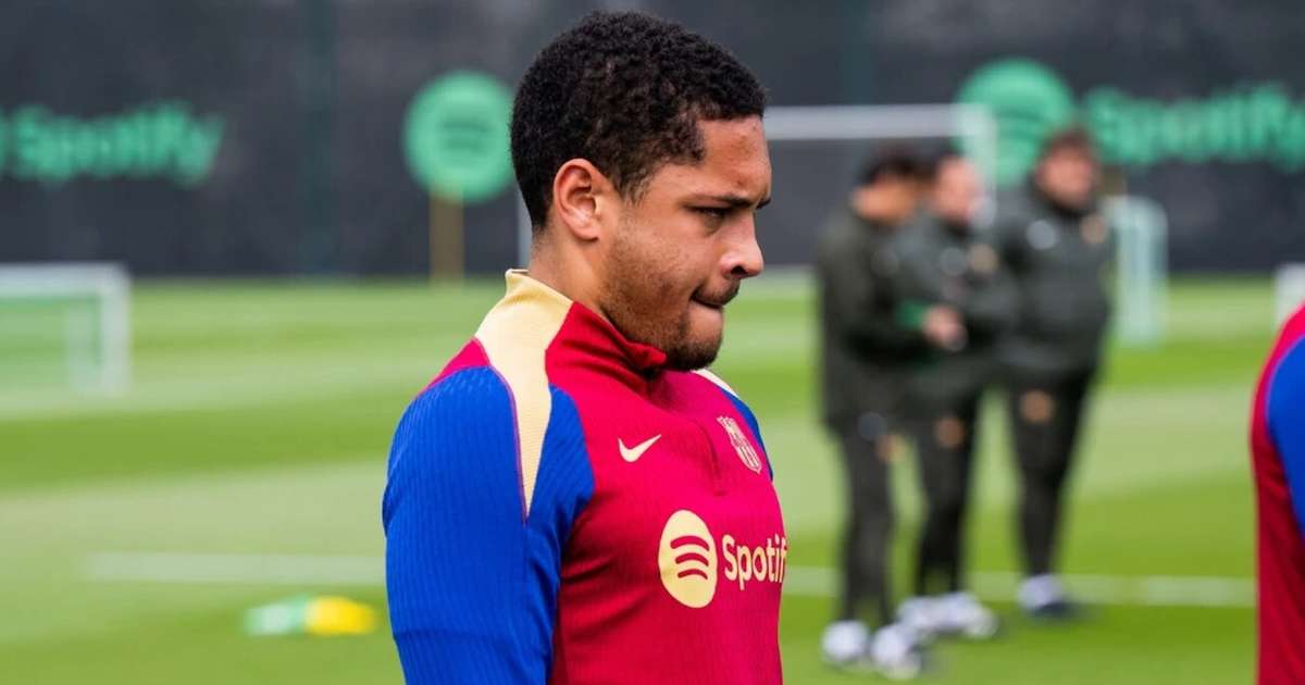 Palmeiras quase fecha contratação de Vitor Roque, mas acaba não concretizando acordo.