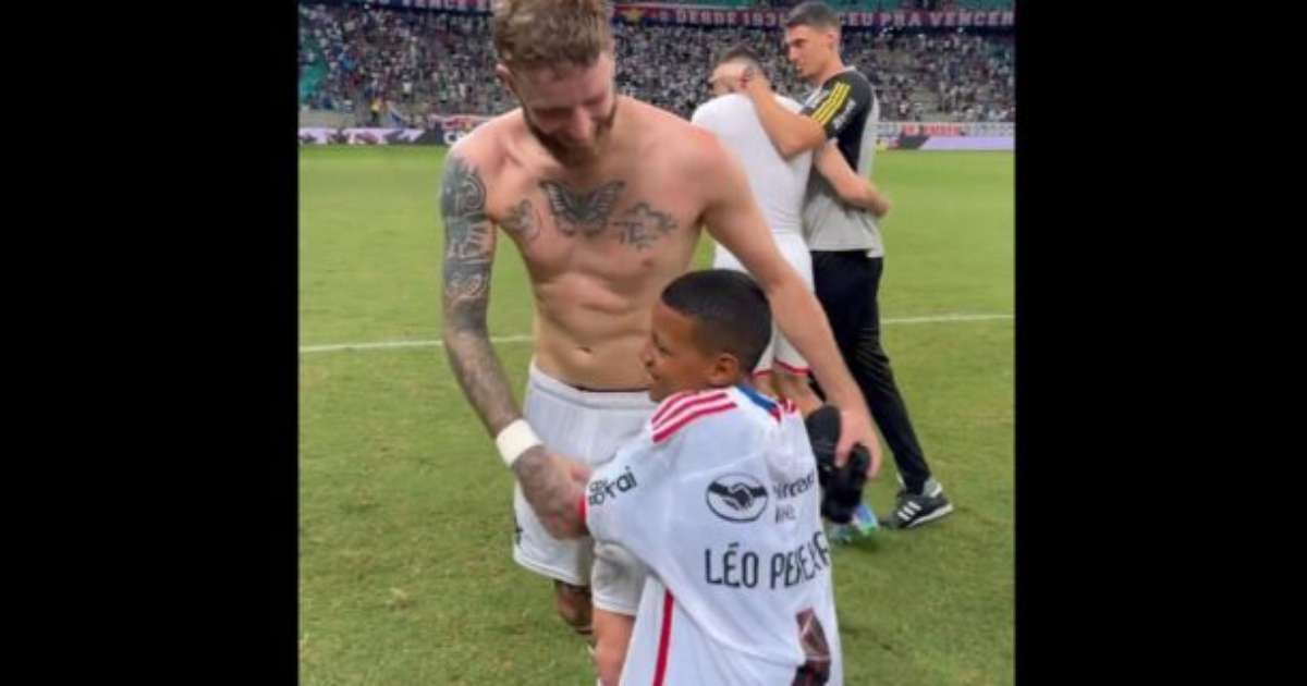 Torcedor mirim recebe camisa do Flamengo de presente e viraliza online
