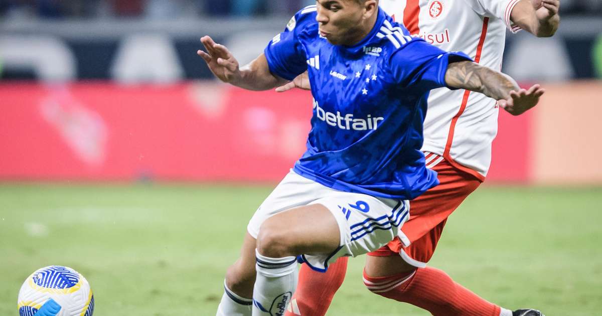 Cruzeiro empata com Internacional mesmo com vantagem numérica no elenco.