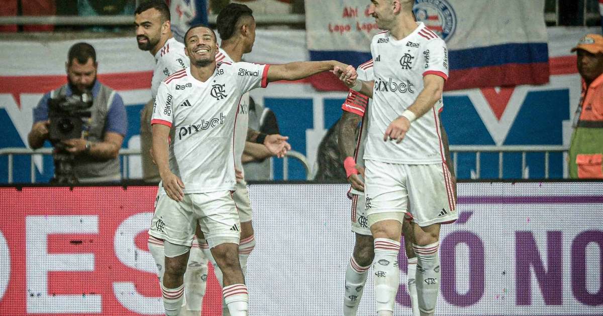 Flamengo comenta lesões musculares de Michael e De La Cruz.