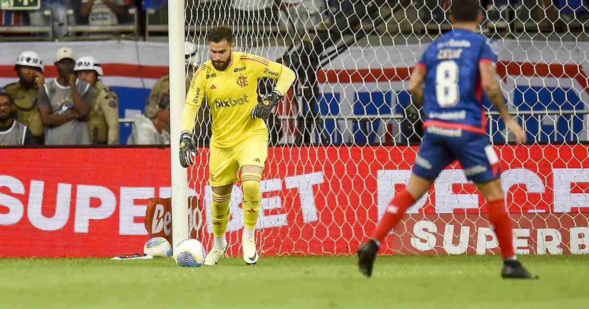 Matheus Cunha exalta embate com Rossi em partida contra o Bahia