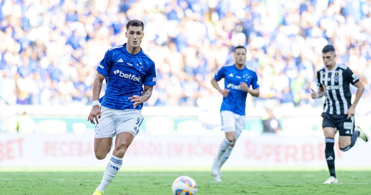Dinenno, do Cruzeiro, passa por cirurgia após lesão grave no joelho