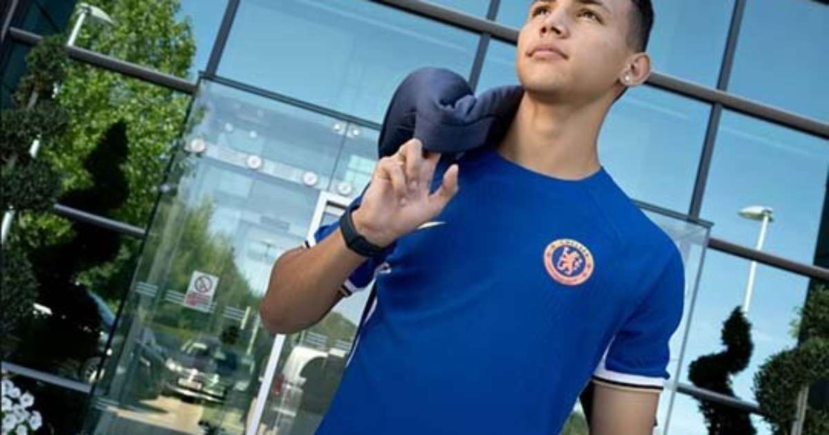 Flamengo negocia contratação de atacante do Chelsea para reforçar equipe.