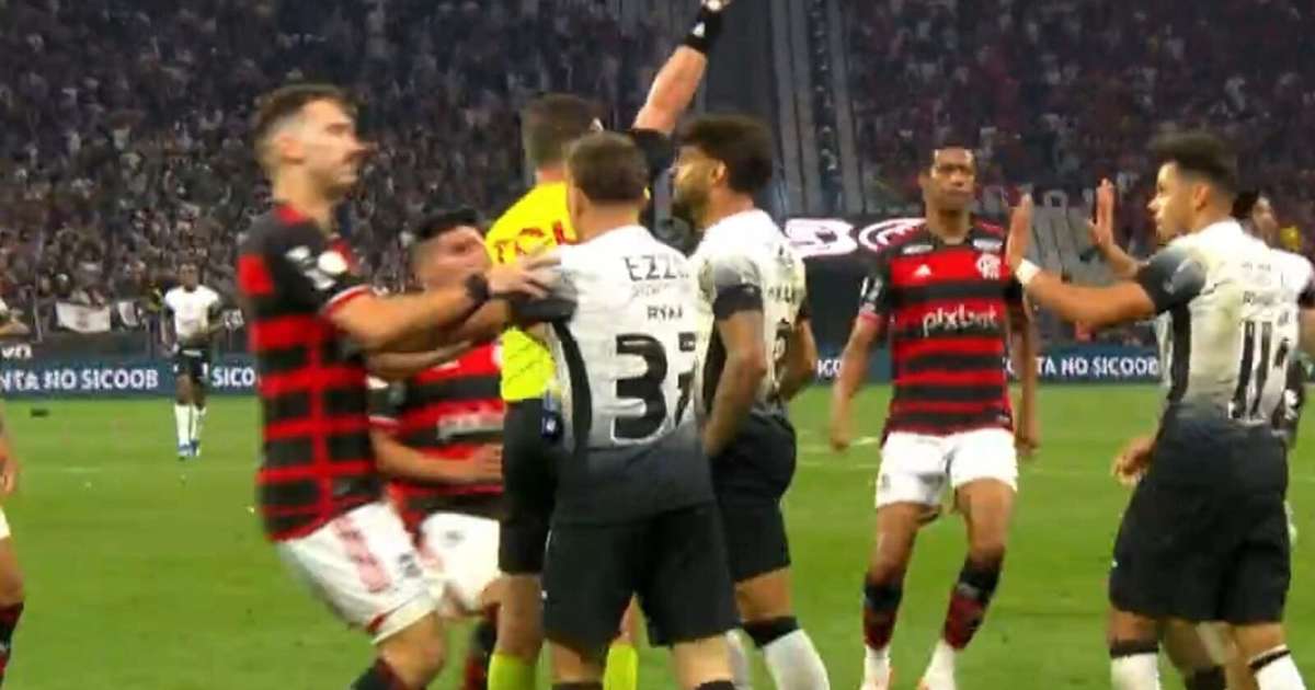 Cena de desentendimento entre jogadores marca partida entre Corinthians e Flamengo