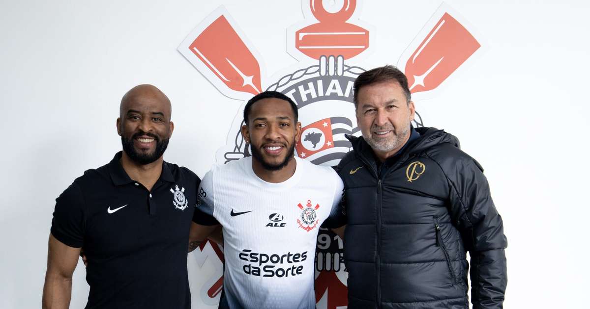 Corinthians aposta em grande volume de contratações e busca último reforço.