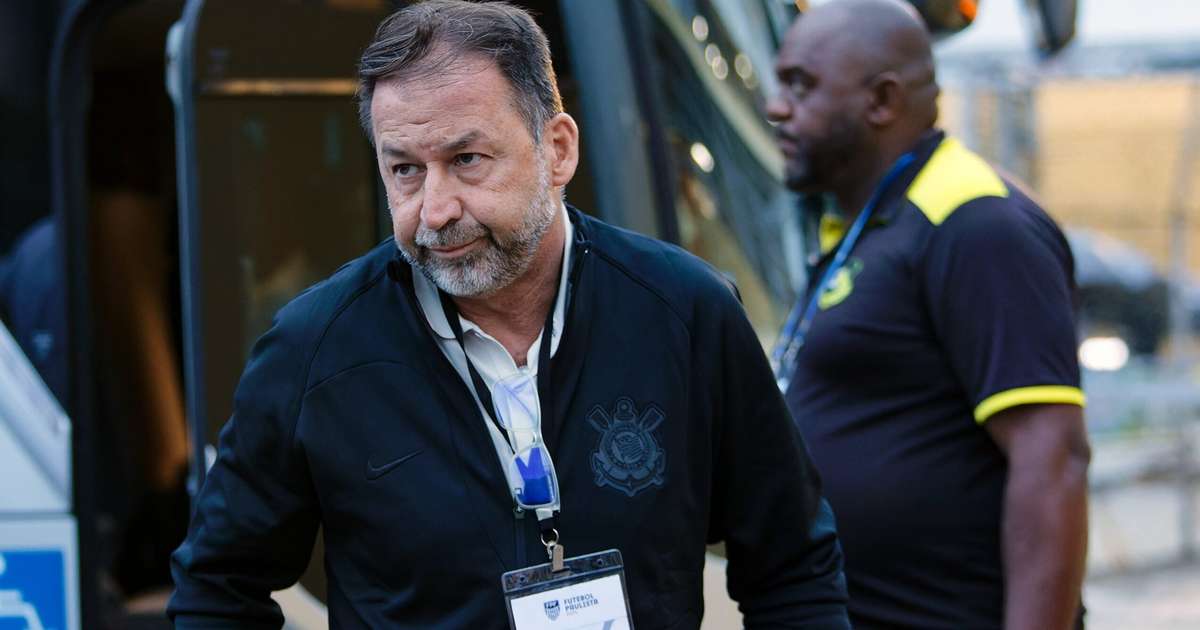 Corinthians ultrapassa meta e busca reforços, descarta interesse em Arthur Cabral