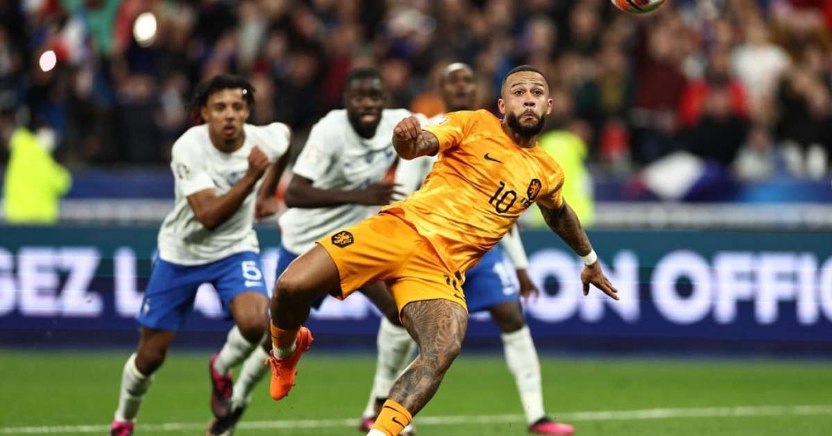 Alvo do Corinthians, Memphis Depay é artilheiro da Holanda e ídolo na Europa