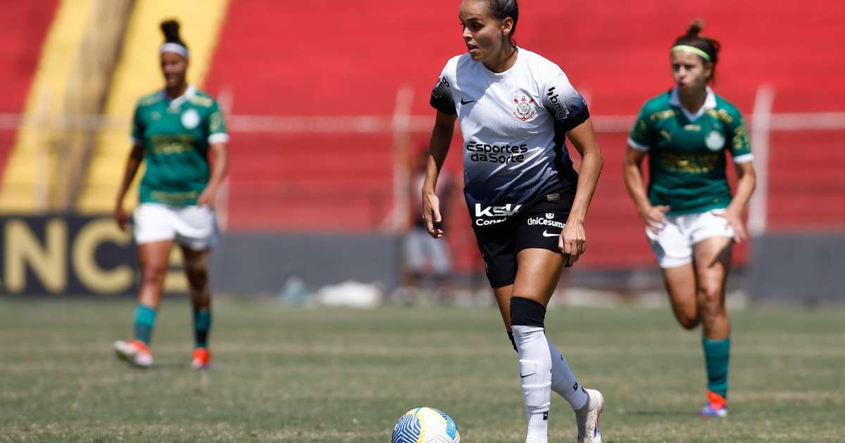 HISTÓRICO! Atacante do Corinthians é indicada a Bola de Ouro Feminina