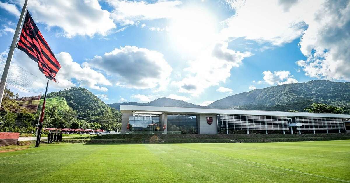 Reforços treinam no Ninho do Urubu durante folga do elenco do Flamengo