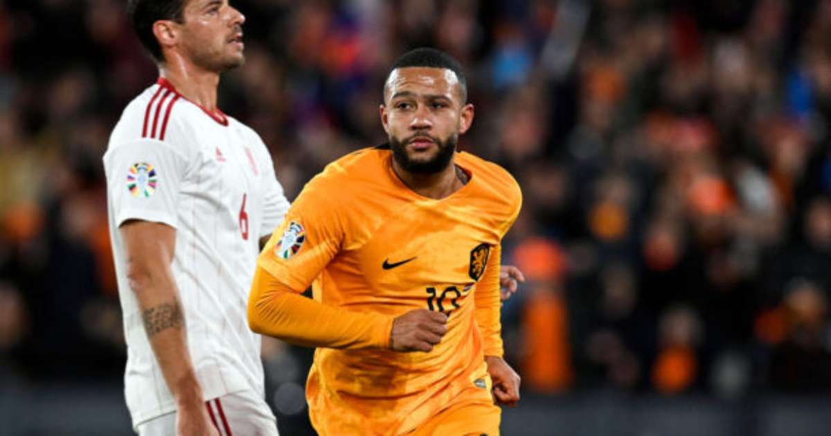 Técnico da Holanda não comenta transferência de Depay para o Corinthians