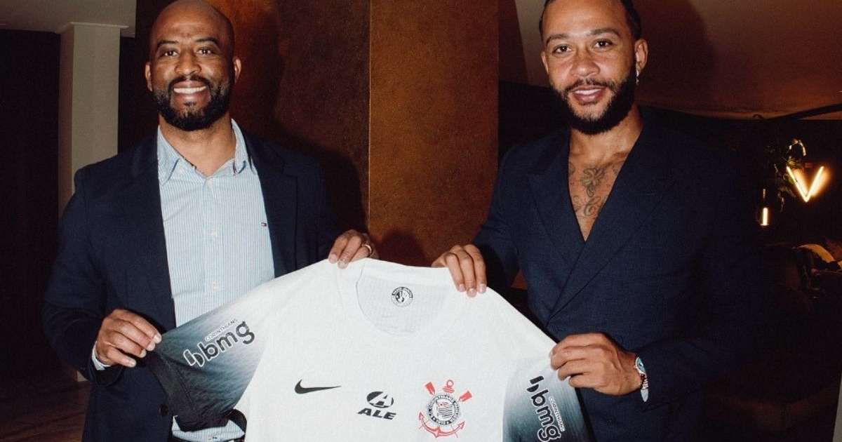 Corinthians apresenta Memphis Depay como reforço para o time de futebol.