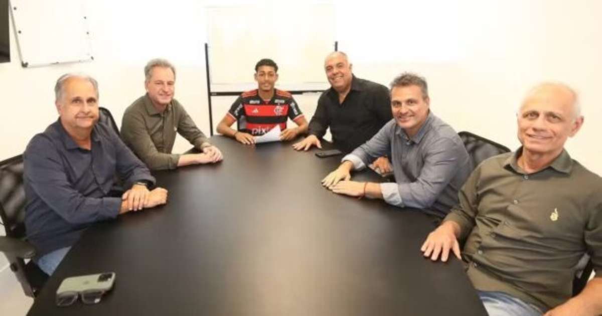 Campeão mundial sub-20 do Flamengo renova contrato com clube rubro-negro.