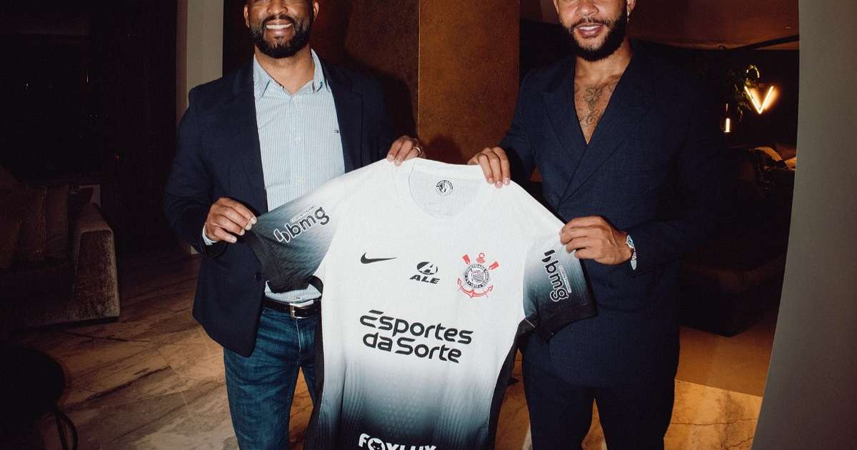 Depay chega ao Brasil para agitar dia do Corinthians.