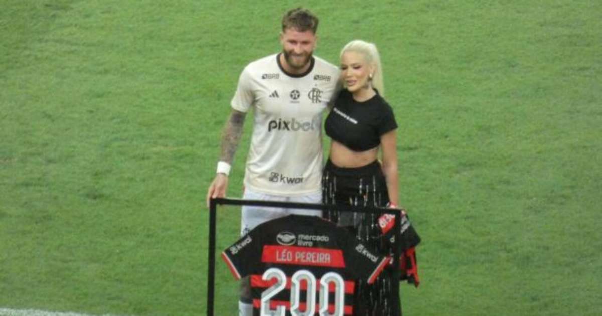 Homenagem a Léo Pereira pelo Flamengo antes de jogo contra Bahia.