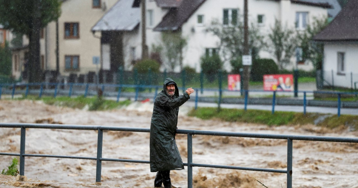 6 photos of floods that left deaths and destruction in Europe