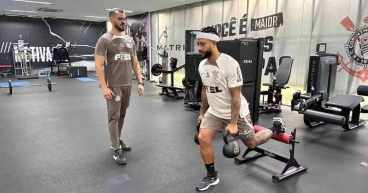 Memphis acelera preparação para estreia no Corinthians com treinamento intensivo.