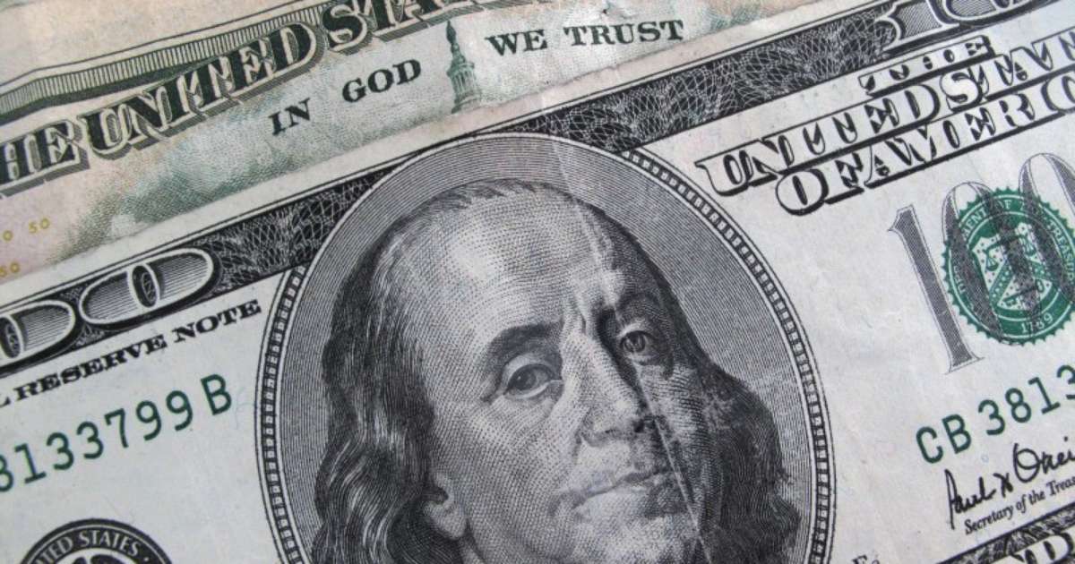 Dólar despenca mais de 1% ante o real após corte maior de juros pelo Fed