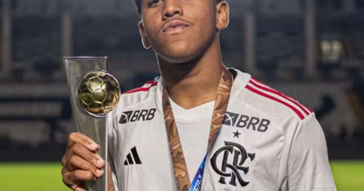 Flamengo renova contrato milionário com promessa do futebol, multa atinge R$ 426 milhões.