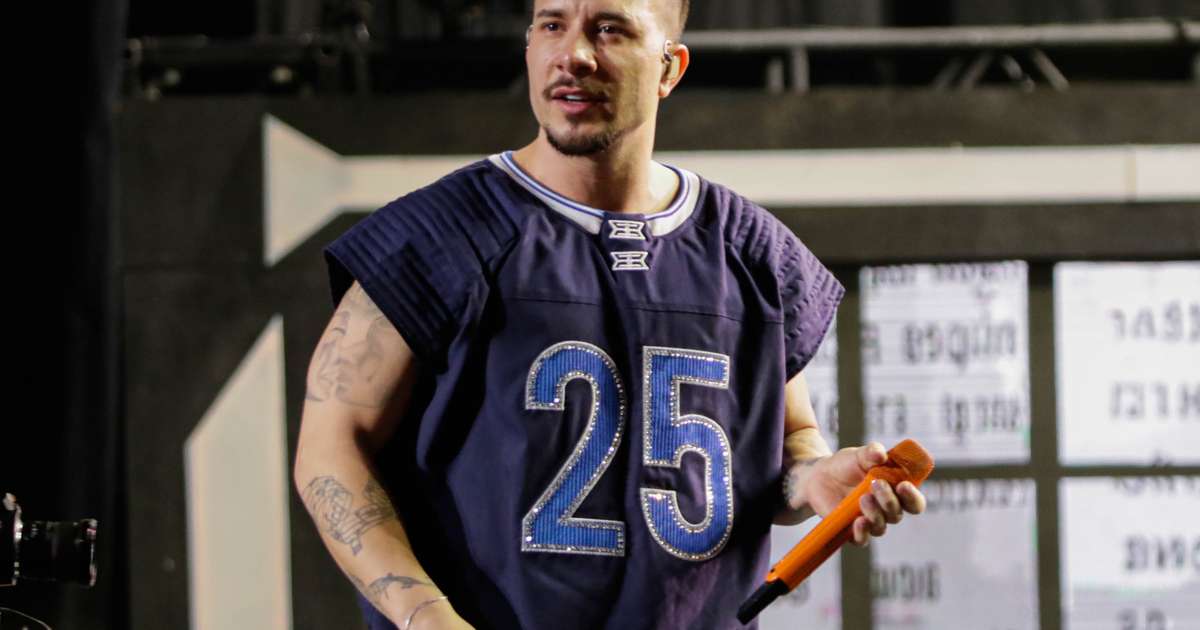 'Agora tenho cartão...', comemora fã que virou vocalista do Jeito Moleque