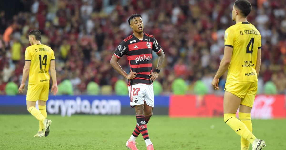 Flamengo sofre derrota para o Peñarol e dificulta classificação na Libertadores.