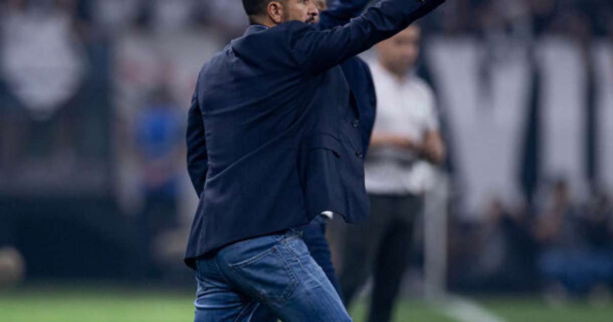 Elogios de Emiliano Díaz trazem previsão de evolução para Depay no futebol.