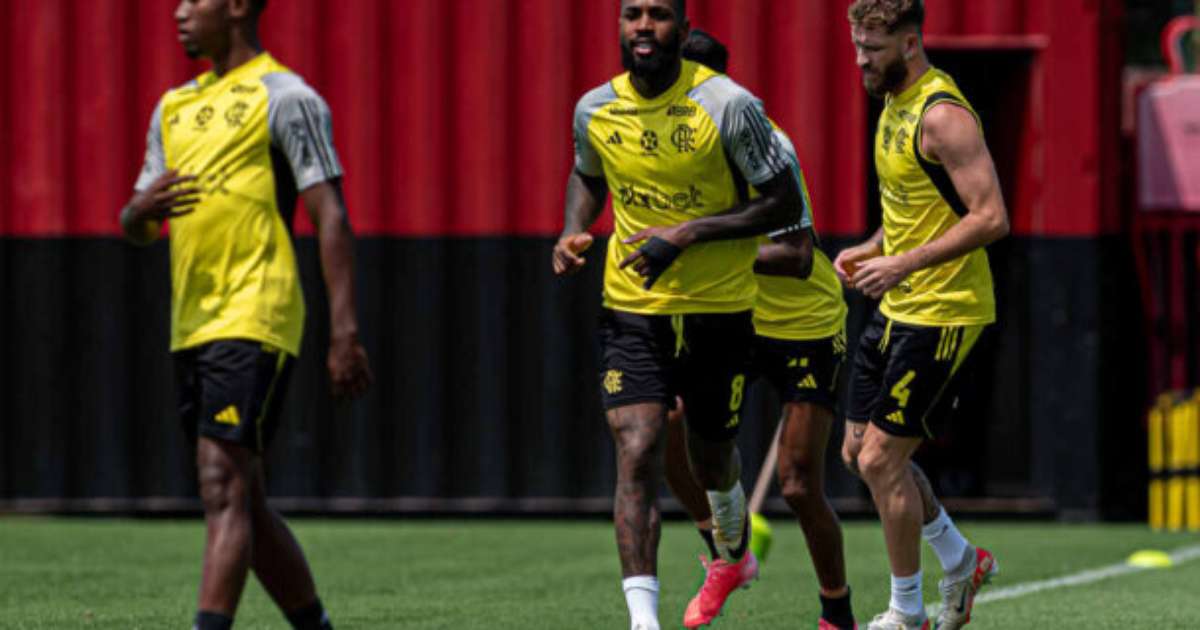 Treino no Ninho do Urubu prepara jogadores do Flamengo para confronto contra Peñarol.