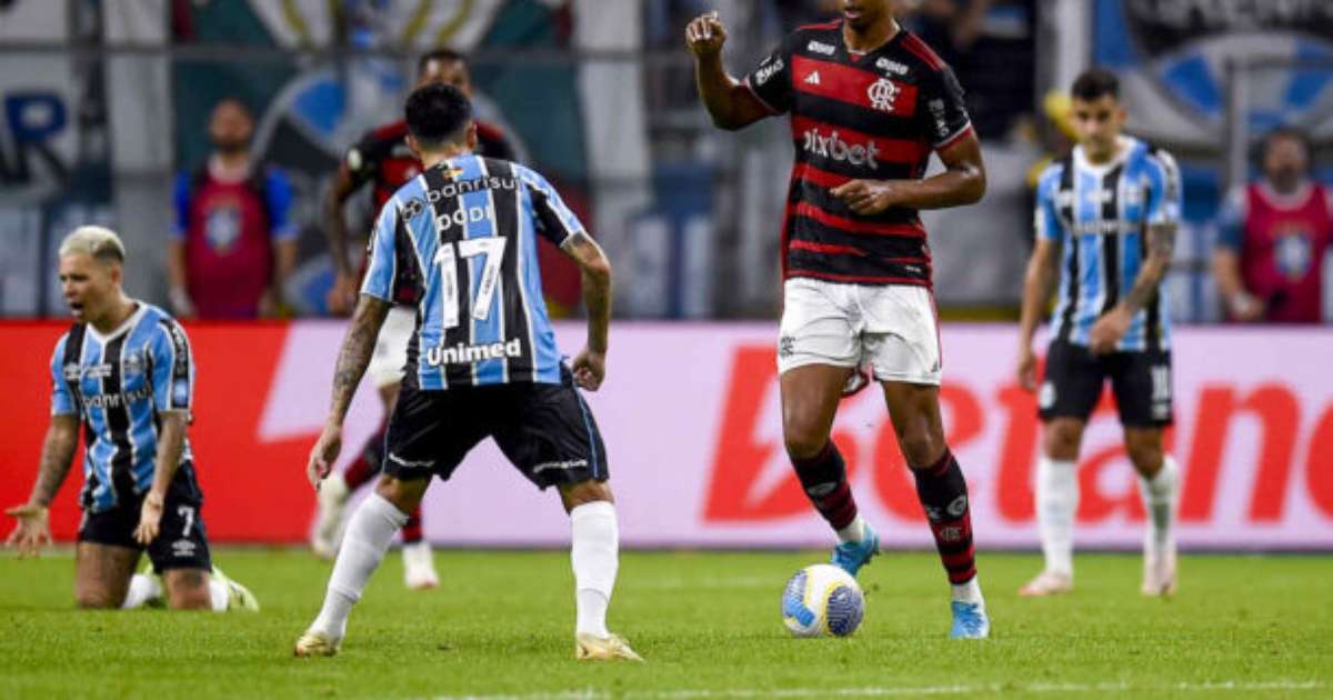ENGANO?! Grêmio notifica Flamengo sobre descarte de racismo contra Carlinhos e exige retratação