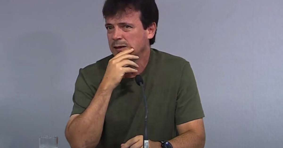 Fernando Diniz surpreende com resposta descontraída em sua apresentação no Cruzeiro