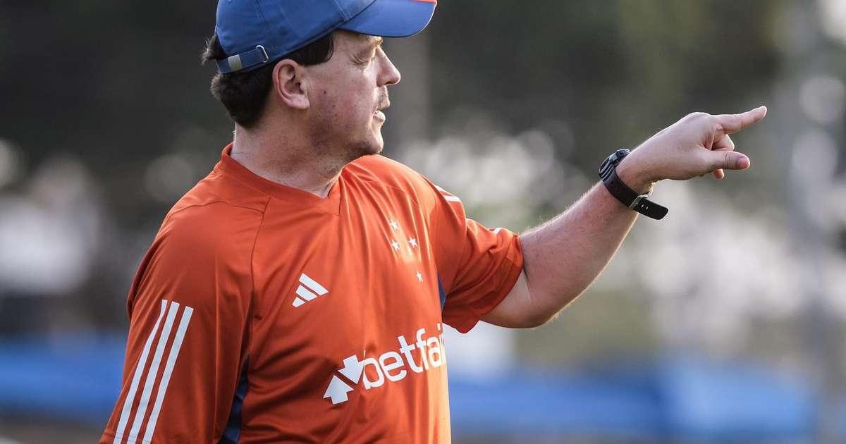 Fernando Diniz comanda treino de estreia no Cruzeiro antes da Sul-Americana.