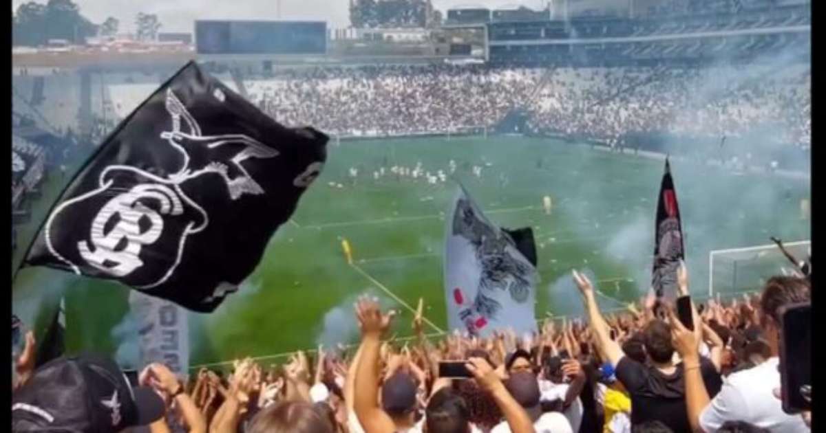 Corinthians realiza treino aberto e animado na Arena Itaquera.