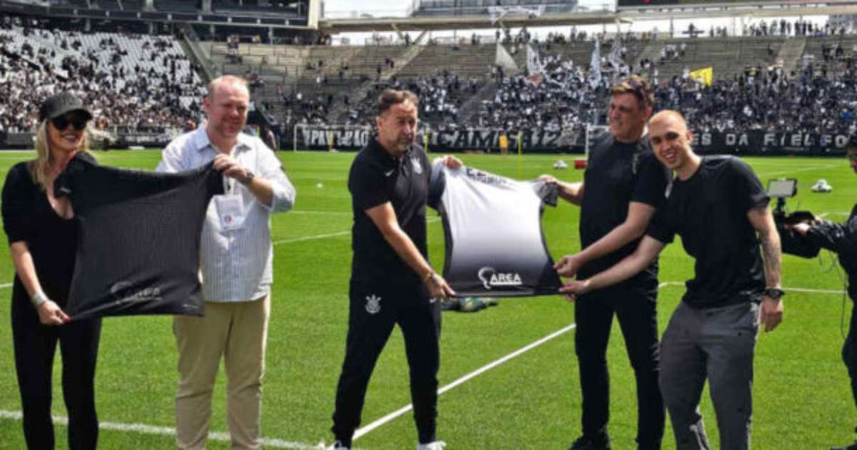 Corinthians firma parceria em treino aberto: anúncio de novo patrocínio