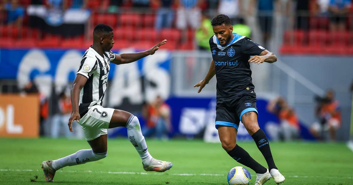 Grêmio segura líder Botafogo e conquista importante empate no Brasileirão.