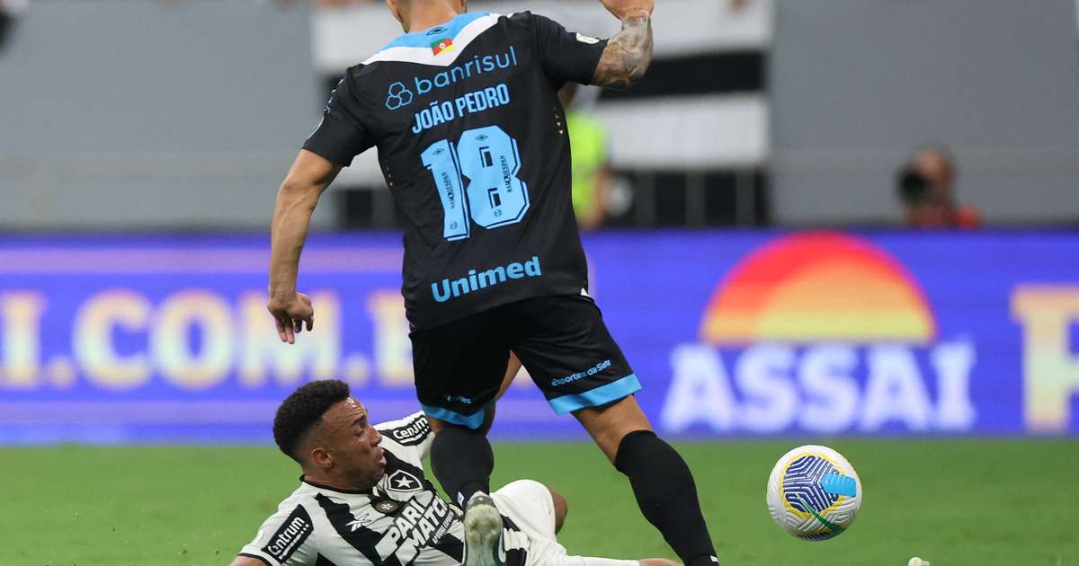 Botafogo empata com Grêmio e Palmeiras se aproxima na tabela.