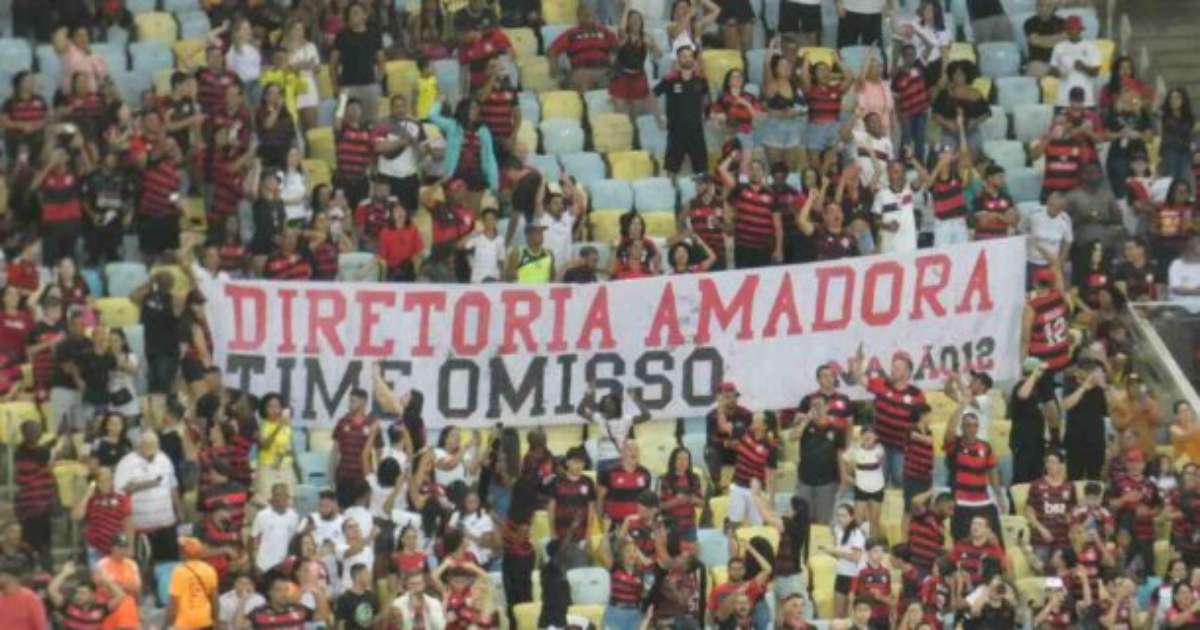 Protesto e xingamentos da torcida do Flamengo contra Tite no Maracanã.