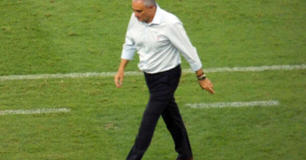 Flamengo dispensa Tite e promove Filipe Luís como interino