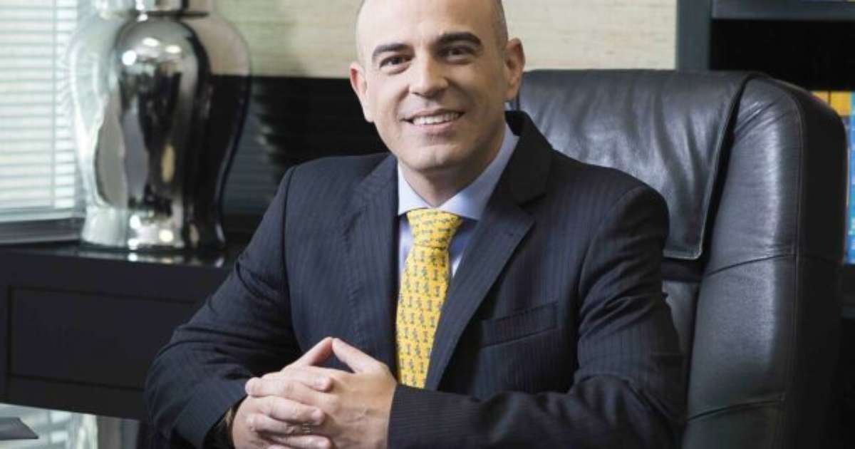 Diretor jurídico deixa Corinthians e clube terá nova liderança na área.