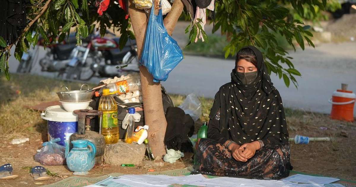 Taleba Menina afegã conquista divórcio após anos de luta, mas Talebã invalida ...