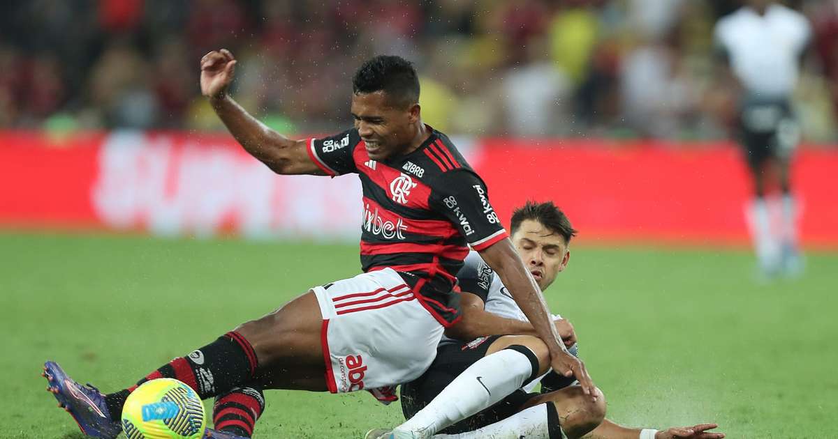 Flamengo domina e vence Corinthians em partida sob nova direção