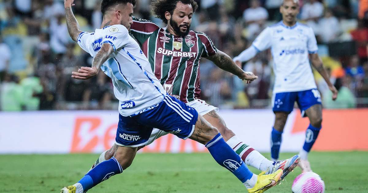 Fluminense derrota Cruzeiro em partida disputada e mantém chances no Brasileirão.