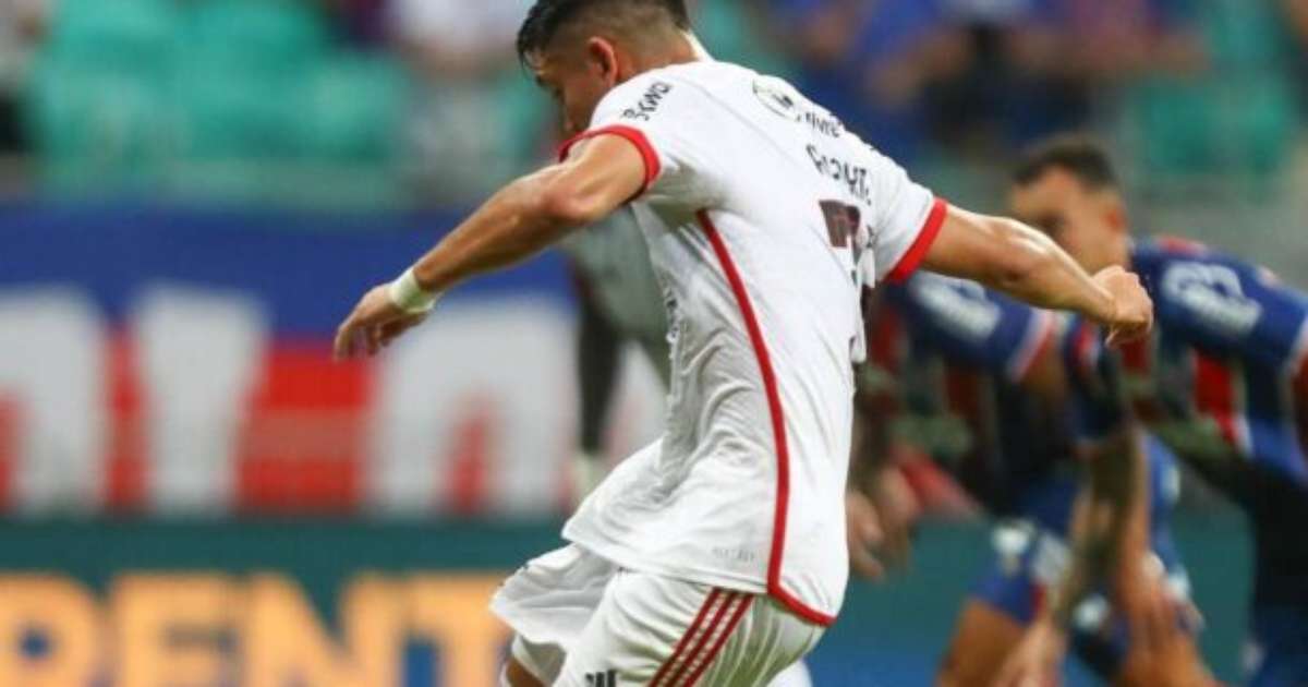 Alcaraz comemora primeiro gol e agradece Gerson: contente e emocionado.